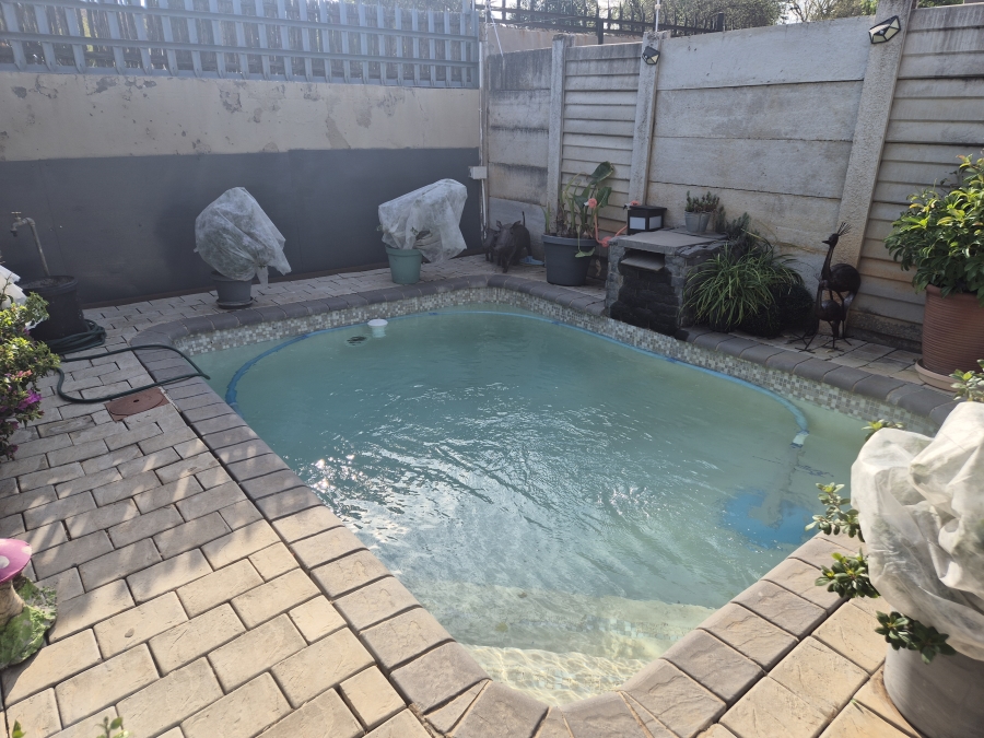 3 Bedroom Property for Sale in Elandia North West